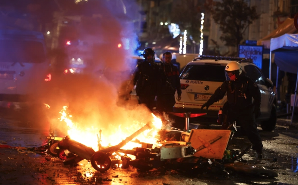 Bao loan o Bi trong tran dau voi Morocco