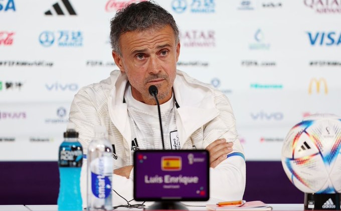 HLV Luis Enrique chia se sau tran hoa duc