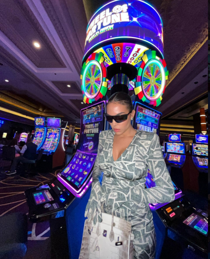 Georgina Rodriguez cực ngầu trong bộ trang phục đặc biệt 1