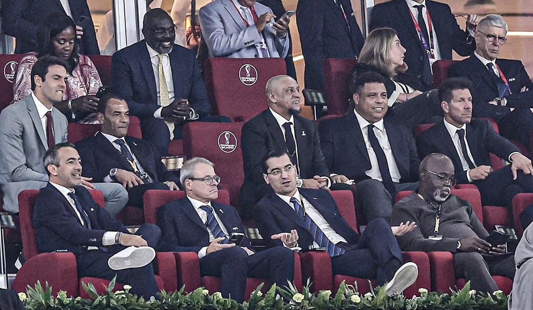 Dan huyen thoai Brazil trong do co Ro beo va Kaka da te tuu ve du khan tran dau cua Selecao