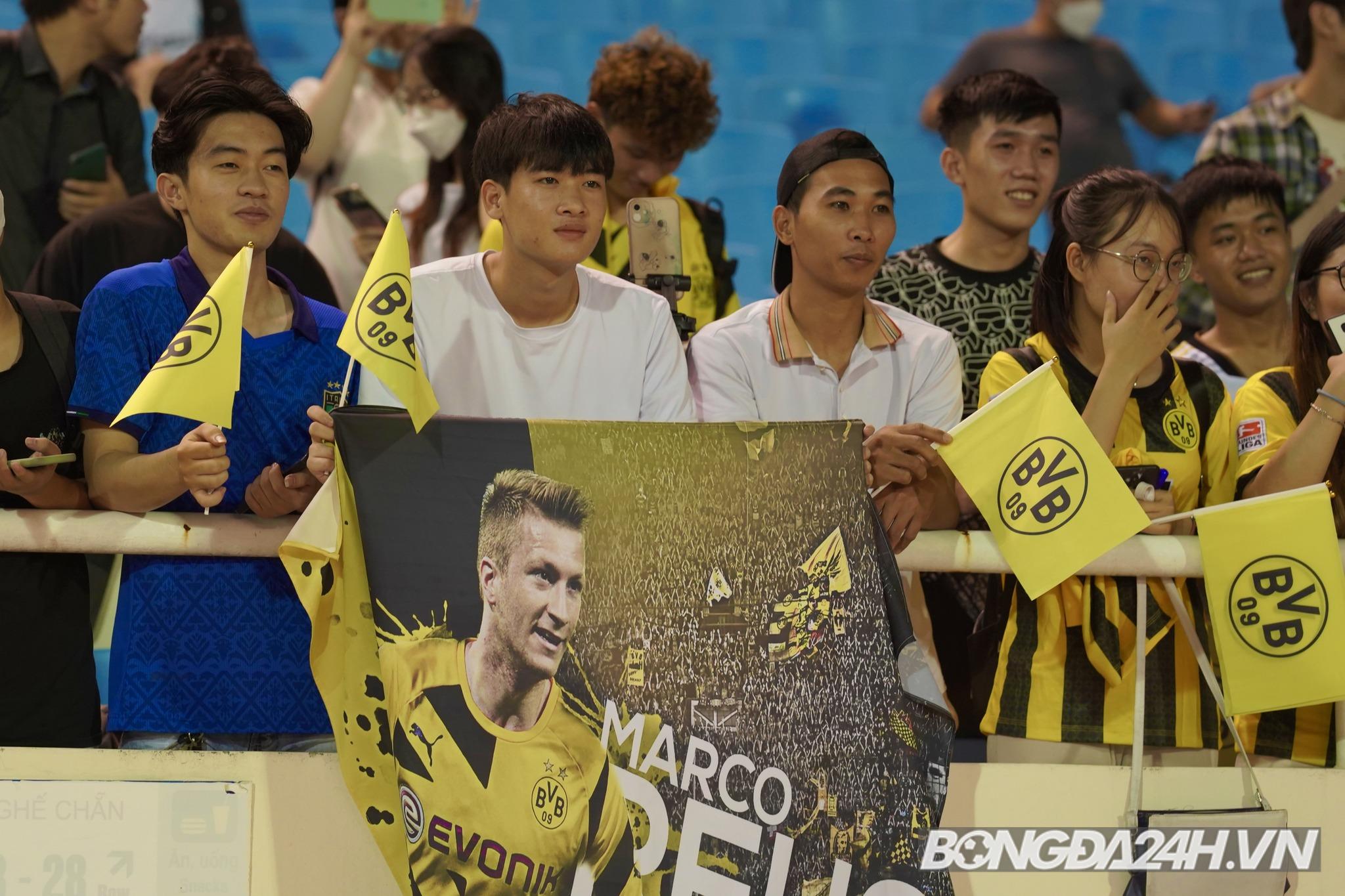 Mats Hummels và dàn cầu thủ Dortmund giao lưu với CĐV Việt Nam 3