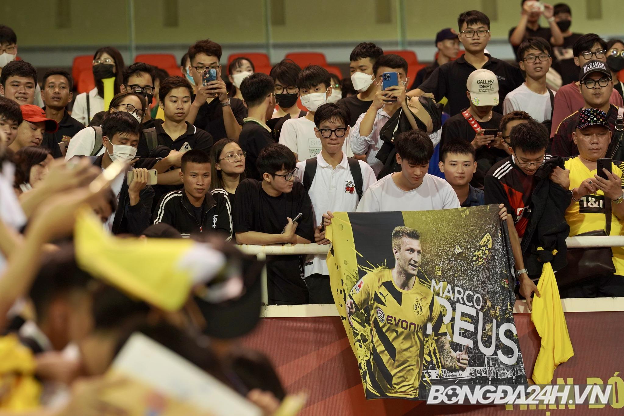 Mats Hummels và dàn cầu thủ Dortmund giao lưu với CĐV Việt Nam 6