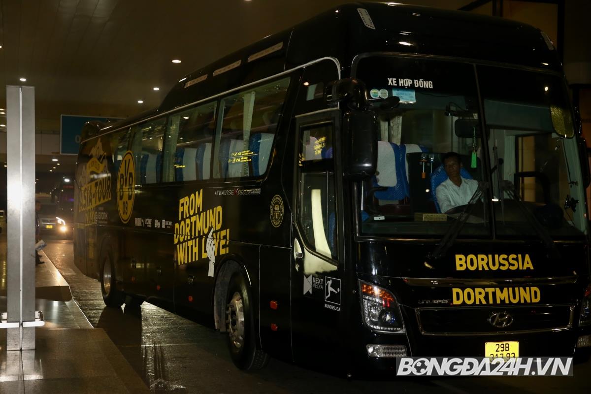 Marco Reus và Dortmund đặt chân tới sân bay Nội Bài 10