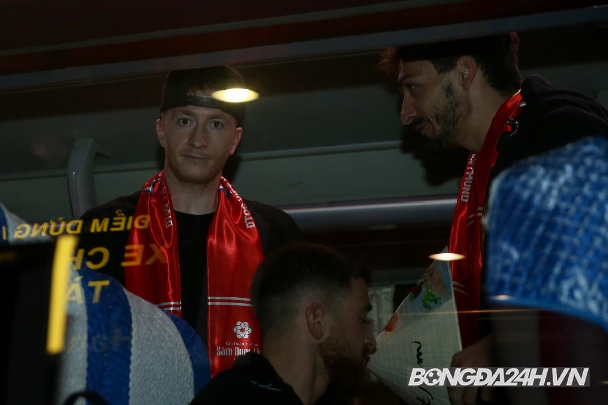 Marco Reus và Dortmund đặt chân tới sân bay Nội Bài 11