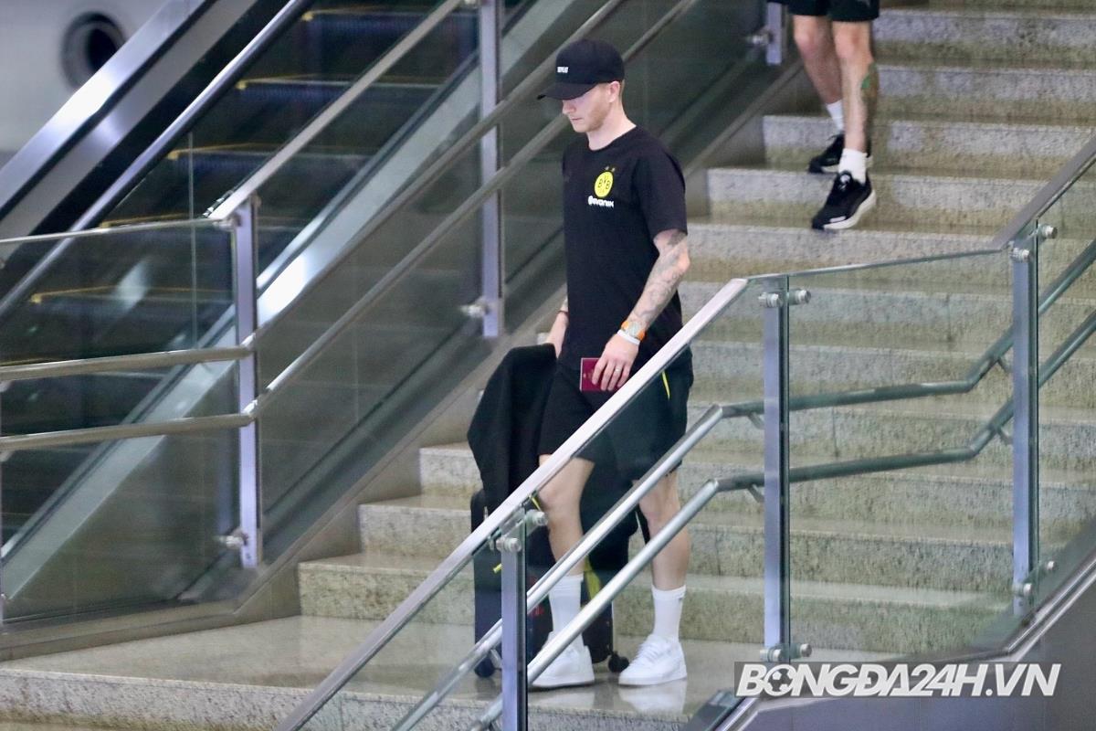 Marco Reus và Dortmund đặt chân tới sân bay Nội Bài 5