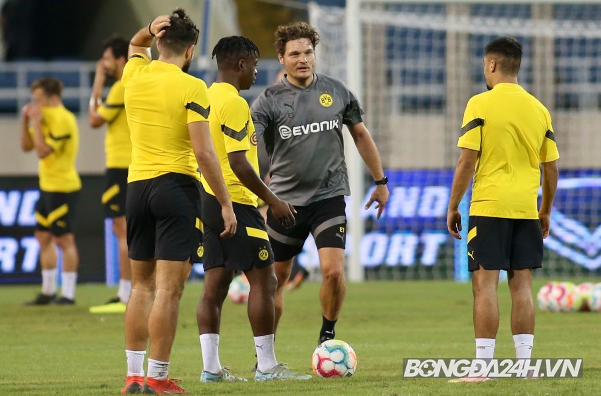 Dortmund làm quen SVĐ Mỹ Đình trước màn chạm trán Việt Nam 2