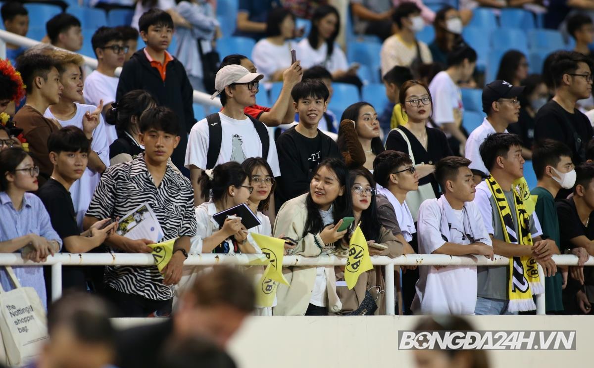 Dortmund làm quen SVĐ Mỹ Đình trước màn chạm trán Việt Nam 6