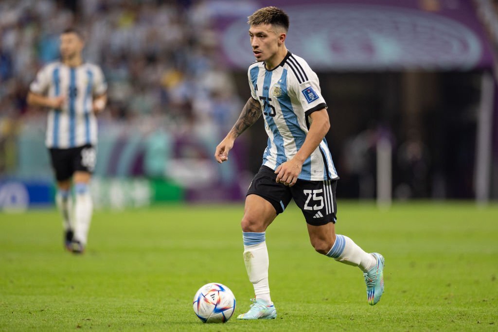 Lisandro Martinez dự bị ở trận gặp Ba Lan 1