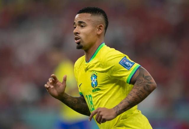 Jesus trong mau ao dT Brazil