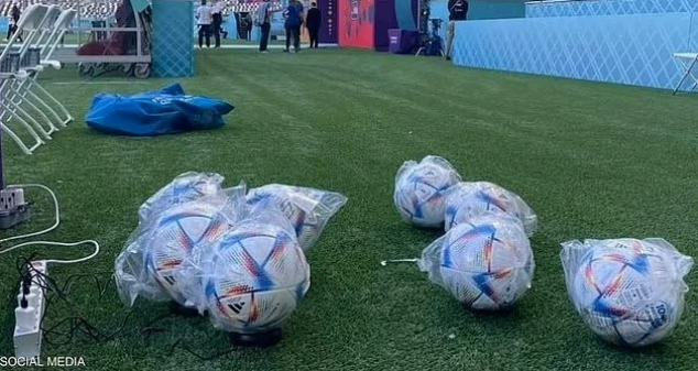 Bức ảnh trái bóng ở World Cup 2022 được sạc gây sốc Buc anh trai bong o World Cup 2022 duoc sac gay soc