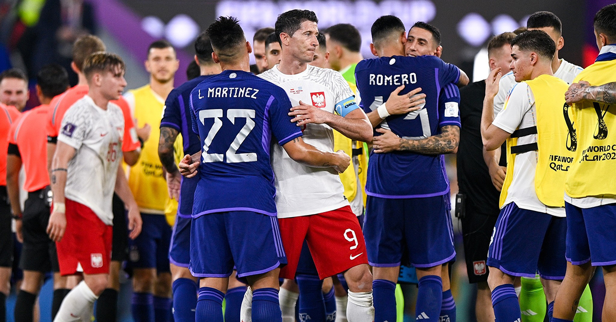 Toàn cảnh vụ Messi từ chối bắt tay rồi làm lành với Lewandowski 7