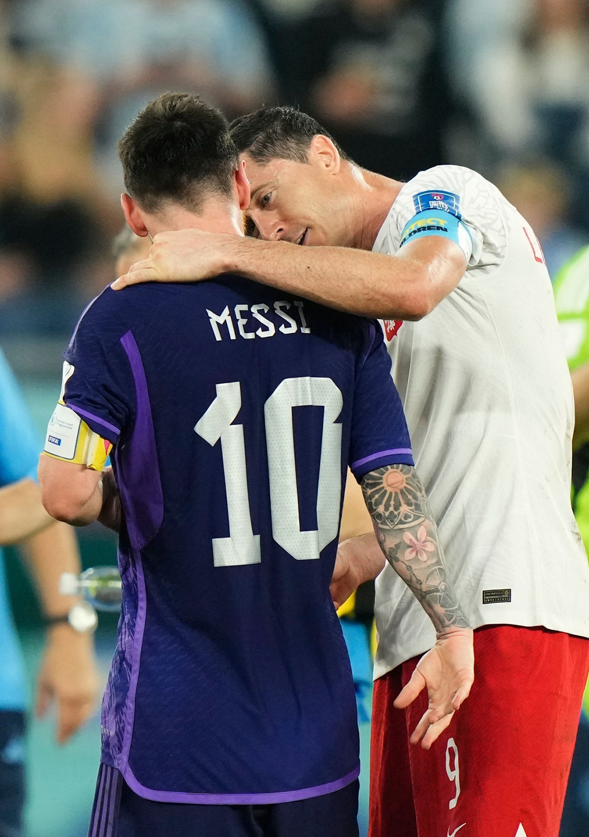 Toàn cảnh vụ Messi từ chối bắt tay rồi làm lành với Lewandowski 3