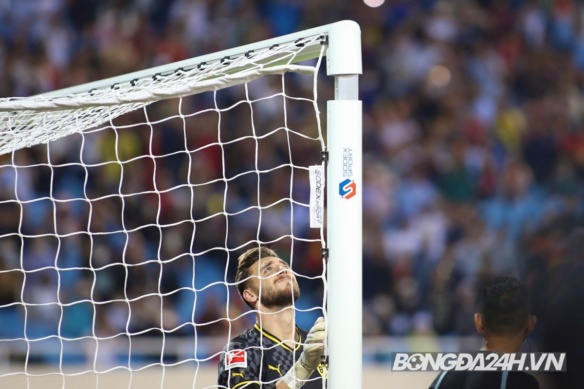 Su co khung thanh tran Viet Nam vs Dortmund 30/11