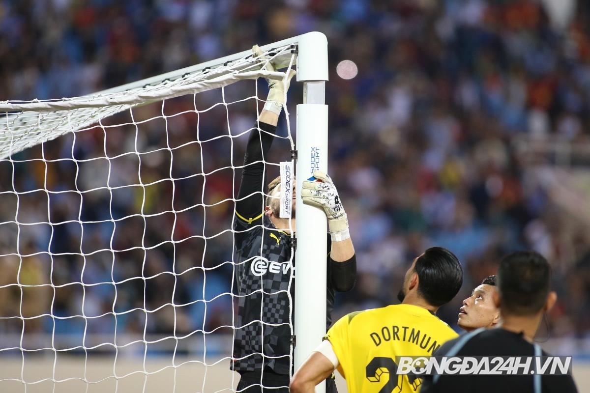 Su co khung thanh tran Viet Nam vs Dortmund 30/11