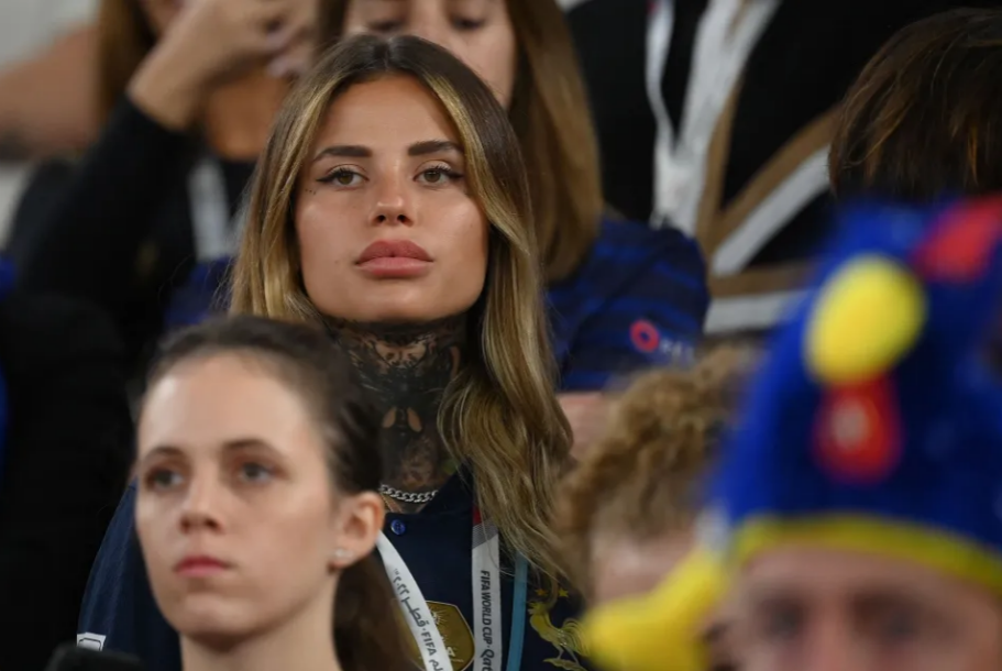 Ngắm nhan sắc bạn gái Theo Hernandez Người đẹp thích hình xăm 6