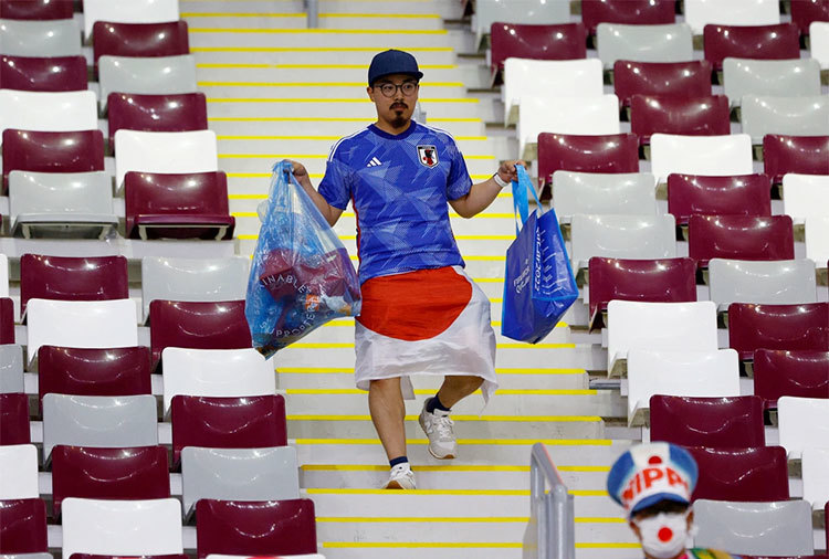 CĐV Nhật Bản gây ấn tượng ở World Cup 2022 2