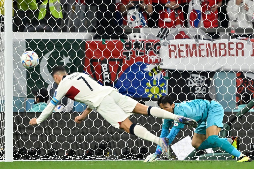 Cướp cơ hội của đồng đội, Ronaldo bị ví là trung vệ của Hàn Quốc 1 Cướp cơ hội của đồng đội, Ronaldo bị ví là trung vệ của Hàn Quốc 1
