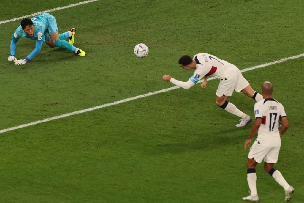 Cướp cơ hội của đồng đội, Ronaldo bị ví là trung vệ của Hàn Quốc 2 Cướp cơ hội của đồng đội, Ronaldo bị ví là trung vệ của Hàn Quốc 2