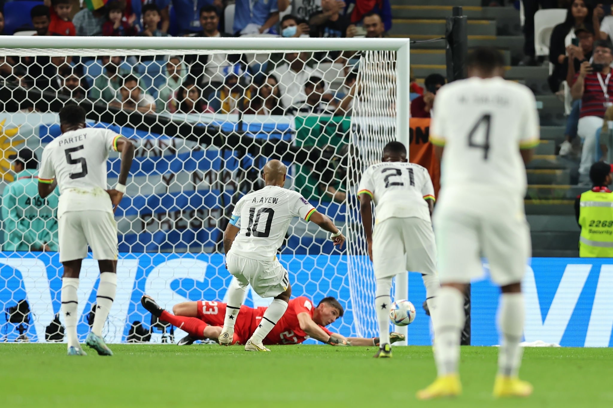 Uruguay bị loại vì quá tin tưởng Bồ 1