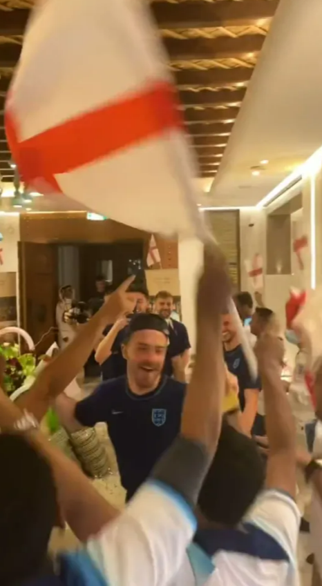 Tuyển Anh quẩy hết cỡ sau chiến thắng trước Senegal 2