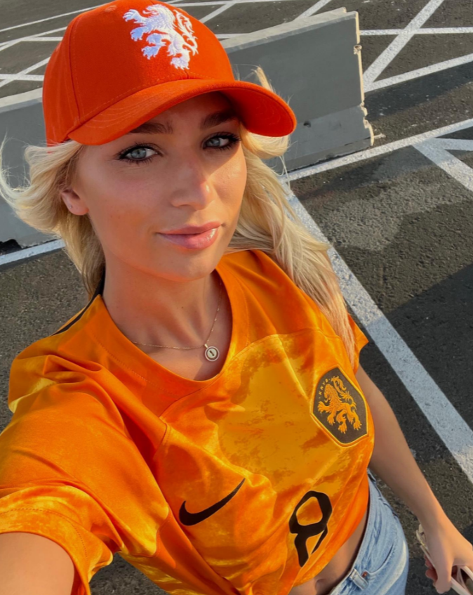 Nhan sắc bạn gái xinh đẹp, nóng bỏng của Cody Gakpo 5