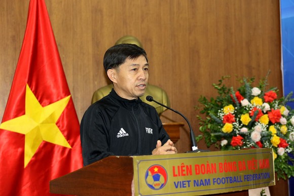 ong dang Thanh Ha vua duoc bau lam Truong ban trong tai VFF khoa IX.