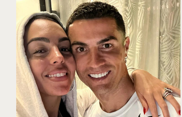 Messi và Ronaldo đoàn tụ với vợ, bạn gái 1