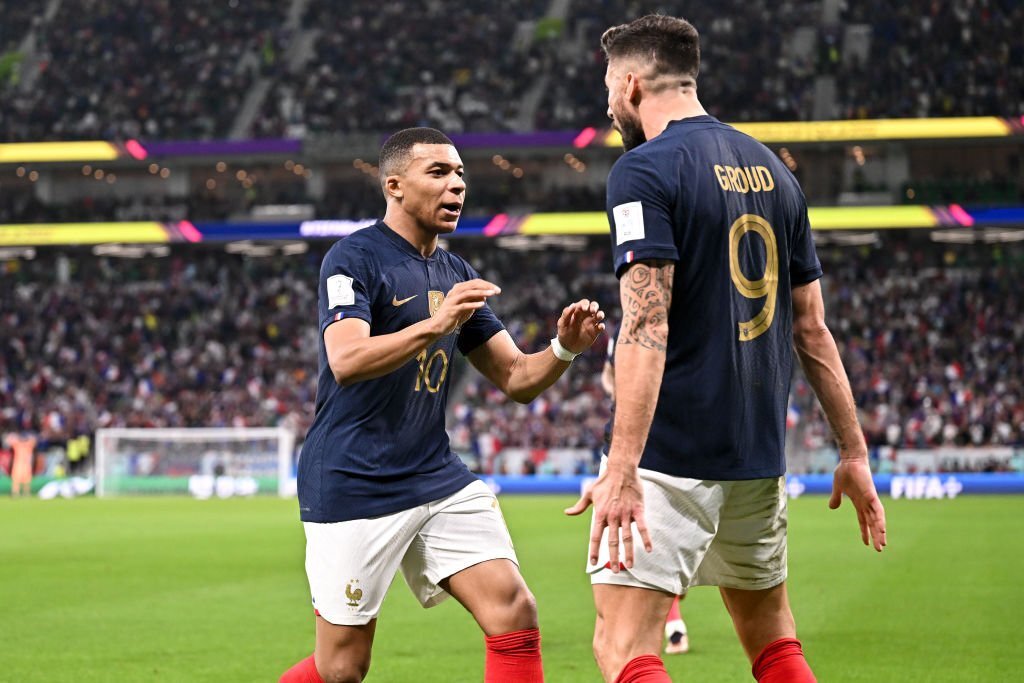 Olivier Giroud Với tôi, không có khái niệm tiền giải nghệ 4