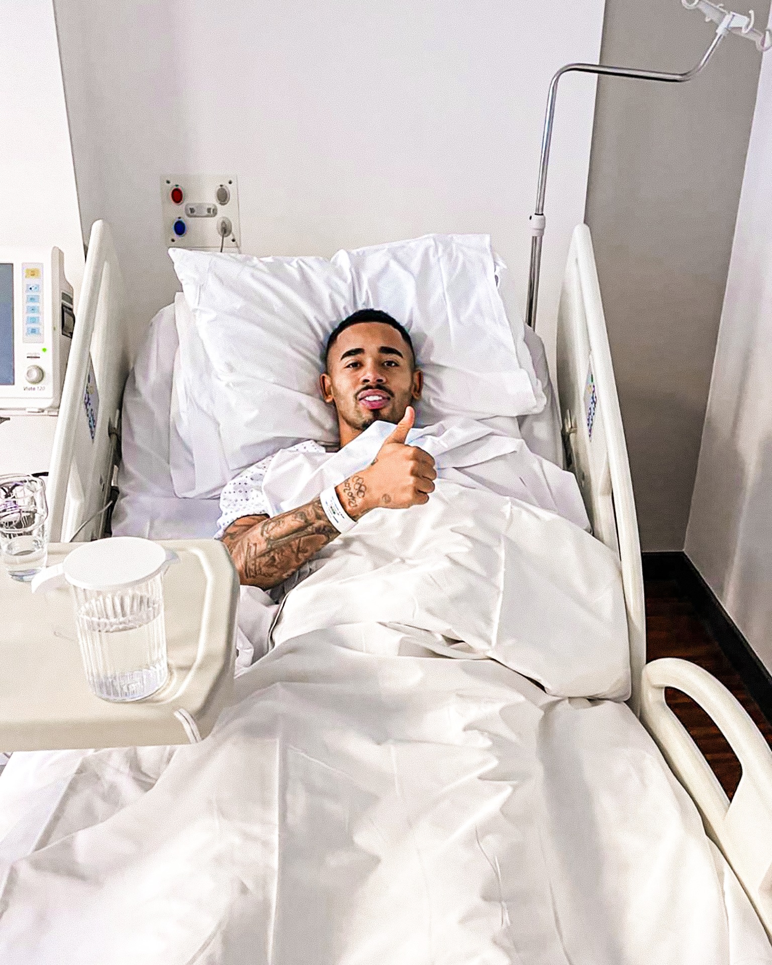 Gabriel Jesus phẫu thuật chấn thương thành công 1