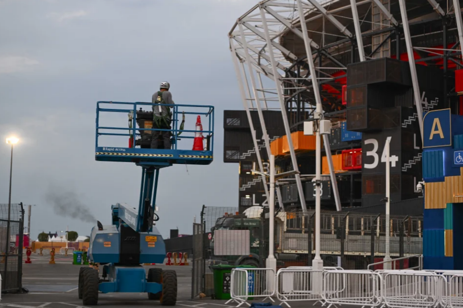 Bắt đầu tháo dỡ Sân vận động 974 2