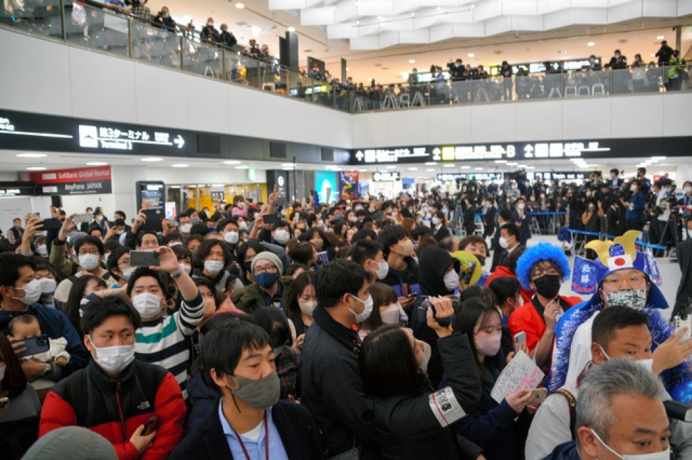 Tuyển Nhật Bản được chào đón như người hùng khi về nước 2