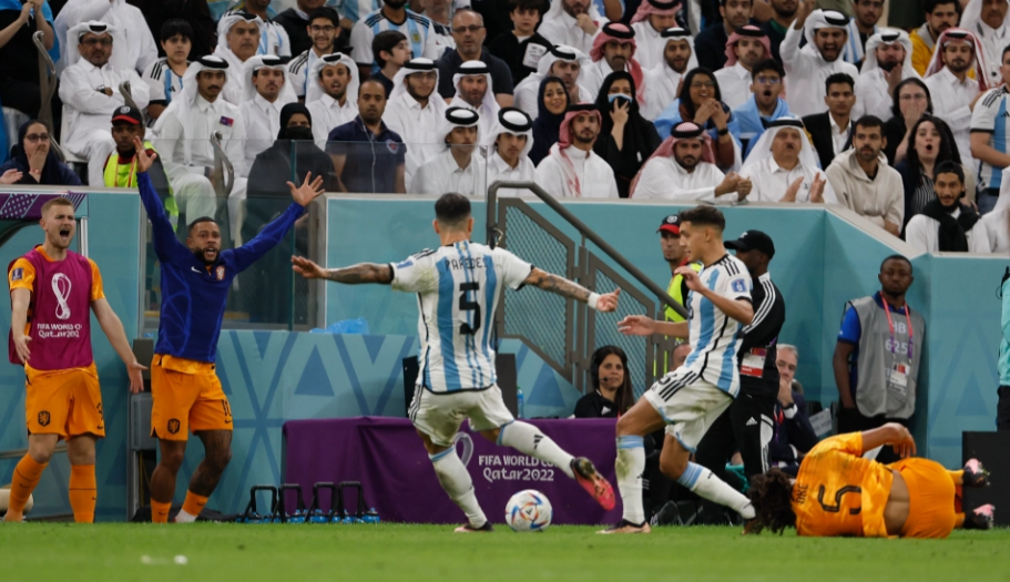 Cận cảnh cuộc hỗn chiến giữa các cầu thủ Hà Lan và Argentina 2