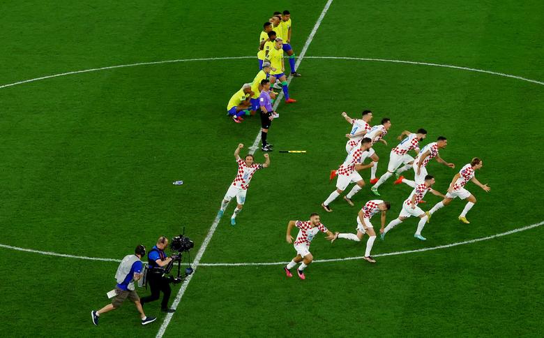 Giấc mơ 20 năm vỡ tan với tuyển Brazil 8