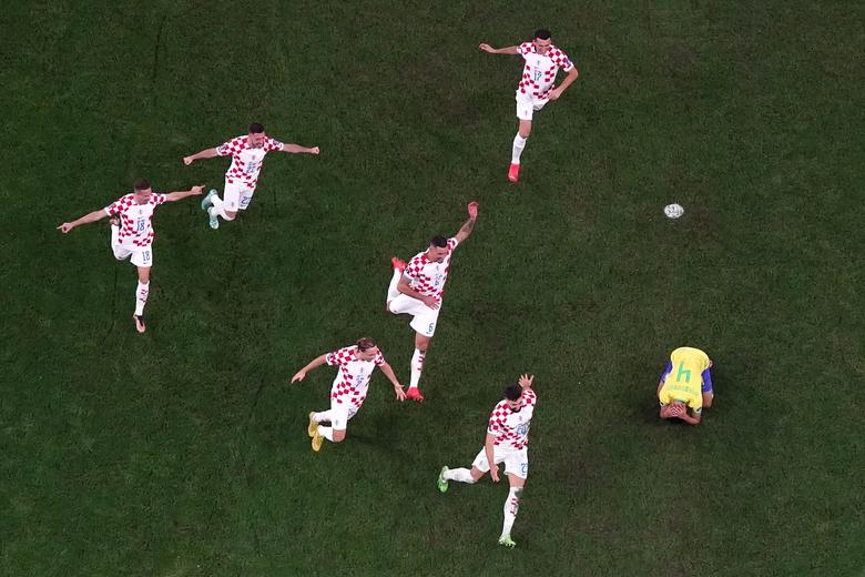 Giấc mơ 20 năm vỡ tan với tuyển Brazil 9