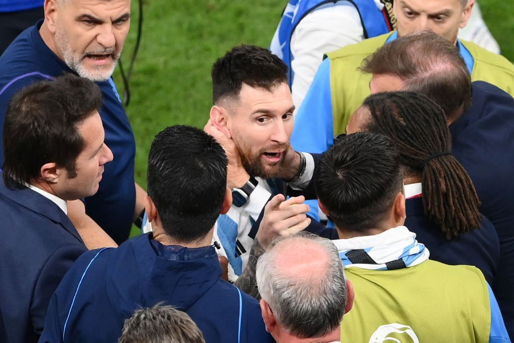 Messi chửi thành viên ĐT Hà Lan là thằng ngu 1