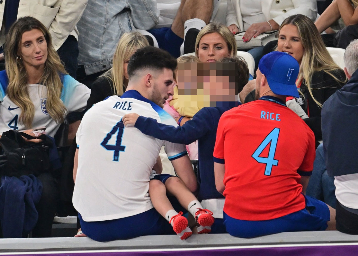 Dàn Wags tuyển Anh khóc sưng hết mắt sau thất bại trước Pháp 3 Dàn Wags tuyển Anh khóc sưng hết mắt sau thất bại trước Pháp 3