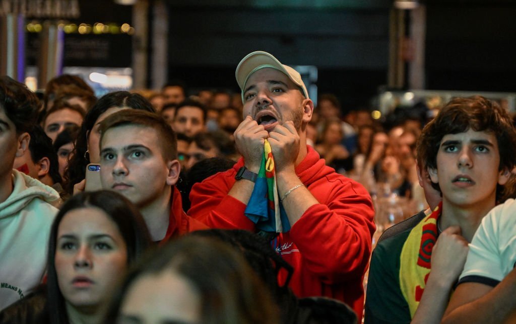 Người dân Morocco xuống đường ăn mừng sau chiến tích của đội nhà 1 Người dân Morocco xuống đường ăn mừng sau chiến tích của đội nhà 1