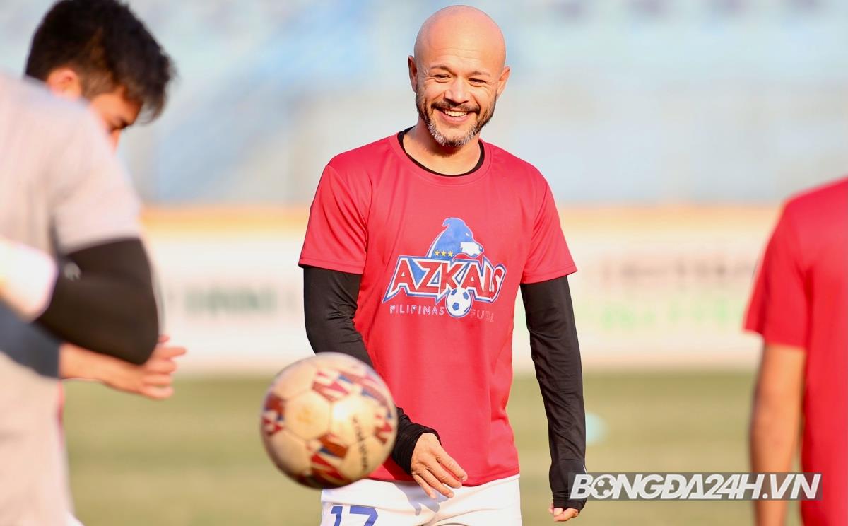 Dàn sao Philippines làm quen sân Hàng Đẫy Dan sao Philippines lam quen san Hang day