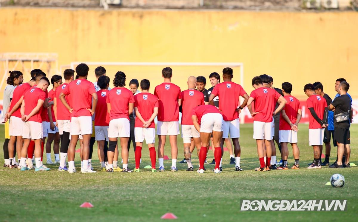 Dàn sao Philippines làm quen sân Hàng Đẫy Dan sao Philippines lam quen san Hang day