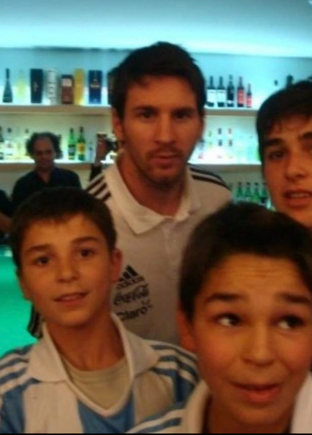 Bức ảnh chụp Alvarez và Messi cách đây hơn 10 năm gây sốt 2 Bức ảnh chụp Alvarez và Messi cách đây hơn 10 năm gây sốt 2