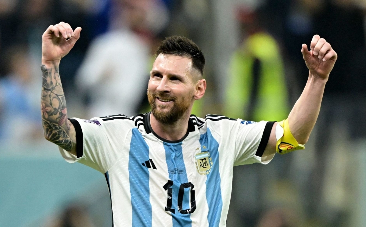 Huyền thoại Argentina vui mừng vì bị Messi phá kỉ lục 1