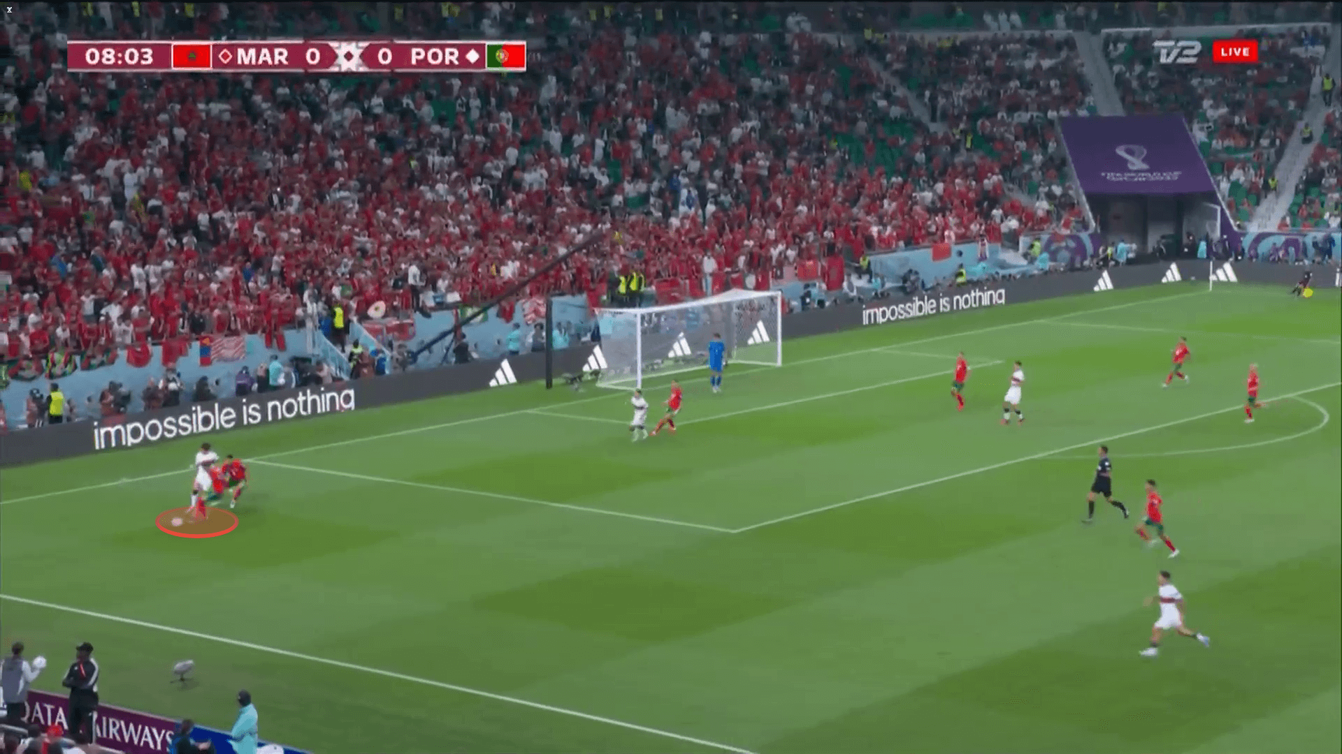 Hakim Ziyech Từ kẻ mắc bệnh ngôi sao tới chú ong cần mẫn trên sân 6 Hakim Ziyech Từ kẻ mắc bệnh ngôi sao tới chú ong cần mẫn trên sân 6