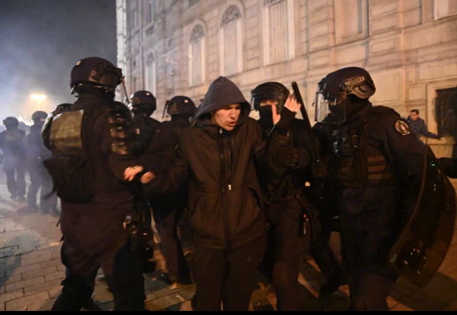 115 người bị bắt giữ, 1 cậu bé qua đời sau chiến thắng của Pháp trước Morocco 3 115 người bị bắt giữ, 1 cậu bé qua đời sau chiến thắng của Pháp trước Morocco 3