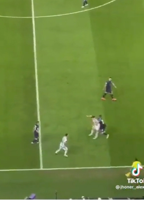 Messi lên toàn bộ ý tưởng cho bàn thứ 3 của Argentina trước Croatia 2