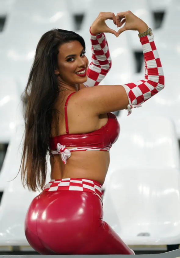 Nhan sắc CĐV quyến rũ nhất World Cup 2022 7