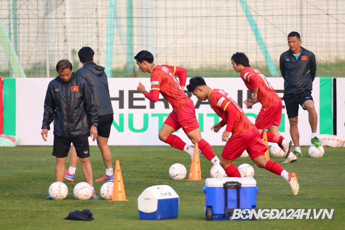 ĐT Việt Nam vắng 2 cầu thủ trong buổi tập cuối trước ngày sang Lào 5