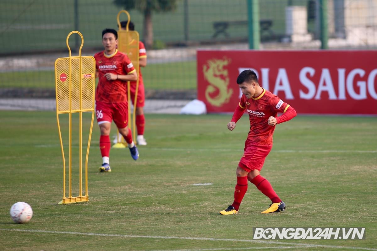 ĐT Việt Nam vắng 2 cầu thủ trong buổi tập cuối trước ngày sang Lào 4