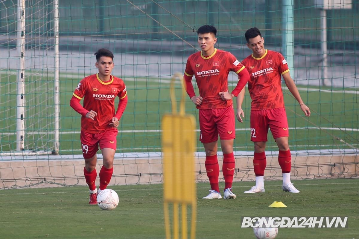 ĐT Việt Nam vắng 2 cầu thủ trong buổi tập cuối trước ngày sang Lào 6