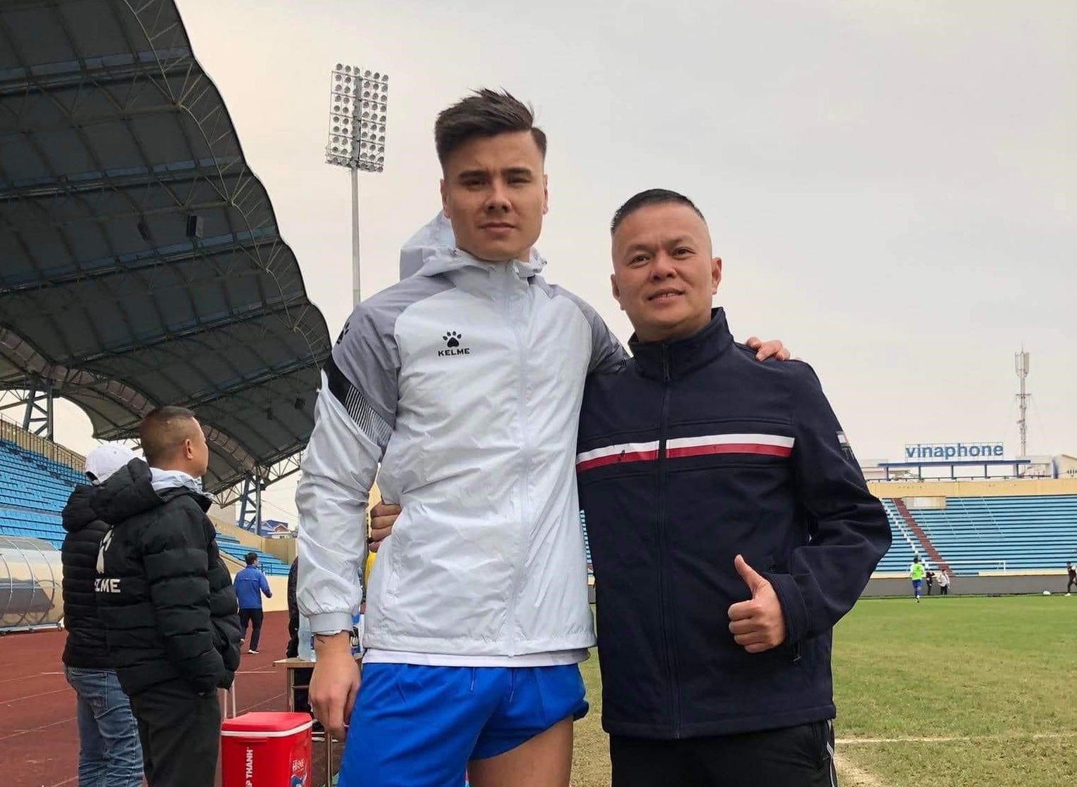 Alexander Đặng khoác áo CLB Nam Định Alexander dang khoac ao CLB Nam dinh