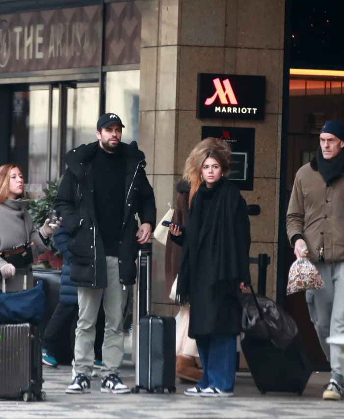 Gerard Pique đi du lịch cùng bạn gái mới 2